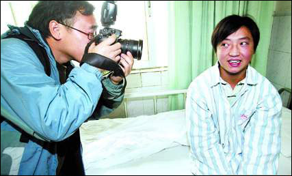 17岁青年有两性生殖器将做手术<em>再造</em>男根(图)