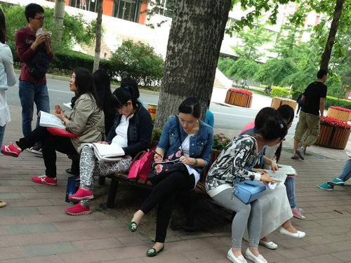 中药师考生抓紧时间进行最后复习