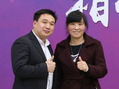 学员和闫敬之老师合影