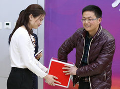 高分学员进行现场抽奖