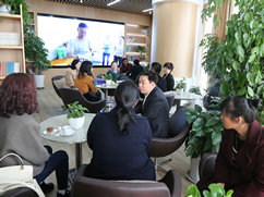 提前到场学员观看《十里人生》微电影