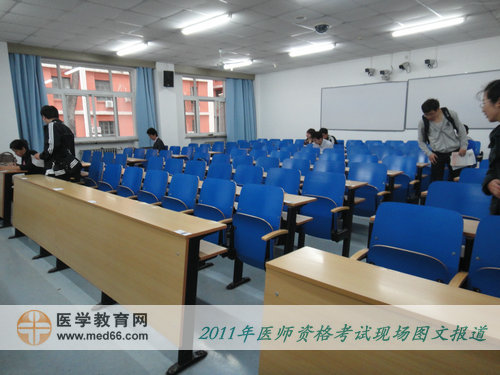 2011年医师资格考点内，考试录入进入考场