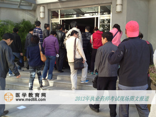 执业药师考试考生入场啦