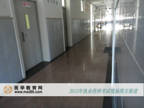 执业药师考试结束后 楼道恢复平静