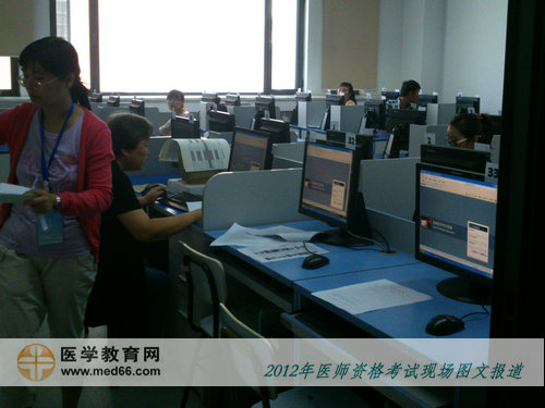 医师计算机化考试现场，让人钦佩大龄考生