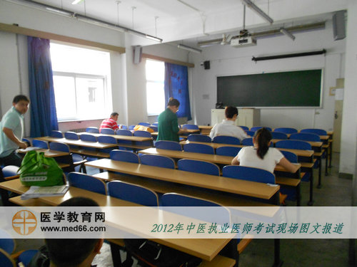 中医执业医师考生陆续进场