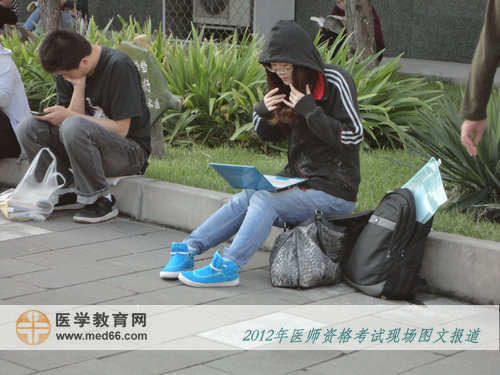 医师资格考试，带笔记本来备考