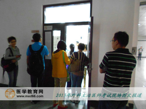 外科主治医师考生陆续进场