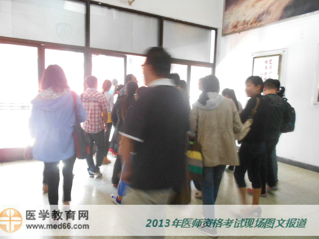 临床执业医师考生考试结束出考场