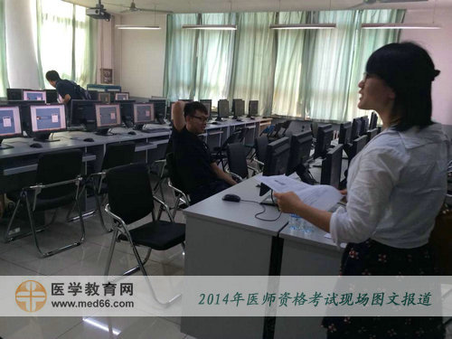 公卫执业医师计算机考室内已有考生陆续入场候考