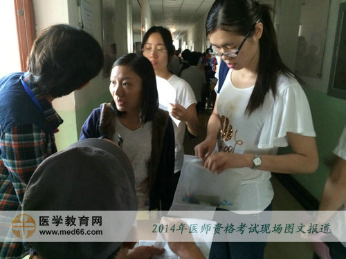 2014年医师资格考生核对信息后方可进入医师资格考场
