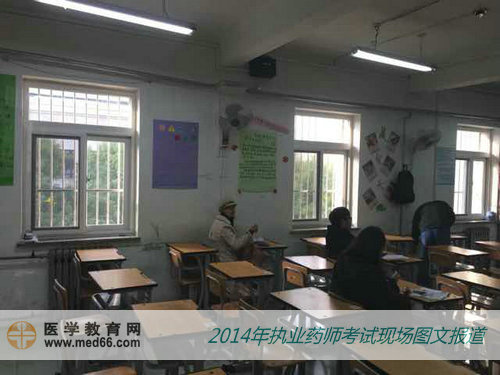 执业药师考试考生陆续进入考场