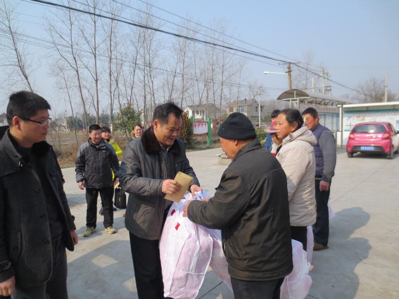 江苏扬州市广陵区沙头社区走访慰问低收入农户