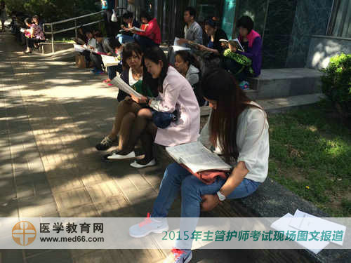 主管护师考试之前考生们最后充电