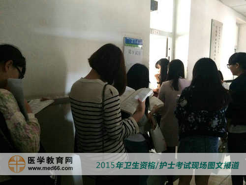 卫生资格考生通过证件检查方可入场