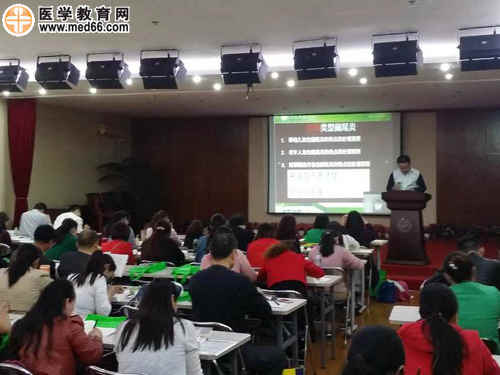 汤以恒老师针对消化系统中的知识进行讲解