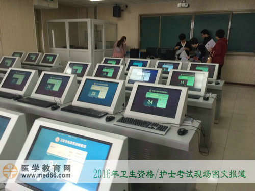 2016年卫生资格考试考试现场报道——人机对话考场