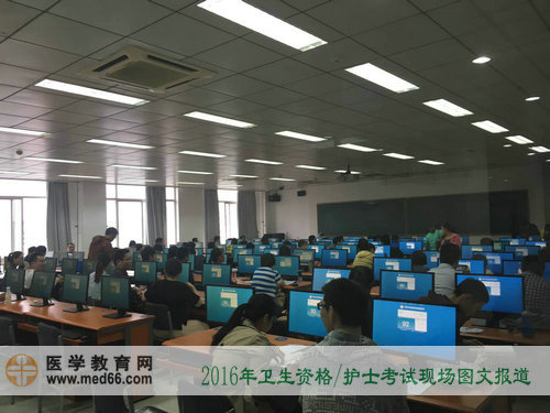 2016年卫生资格考试考试现场报道——人机对话考场