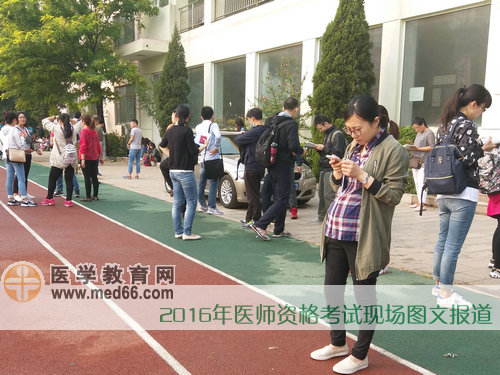 参加医师资格考试的准妈妈