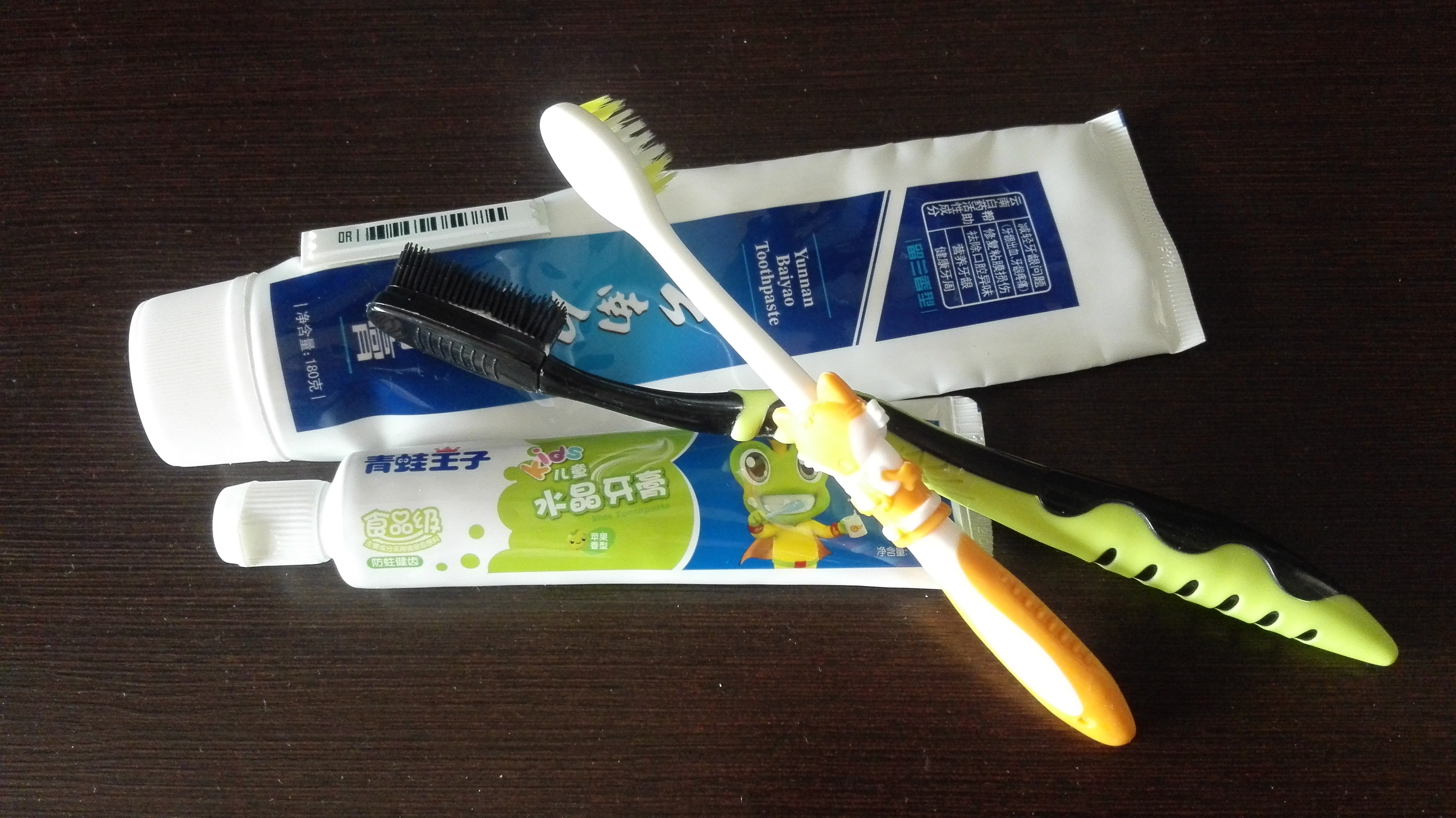 天天刷牙为什么还会口臭？8种因素导致口臭！