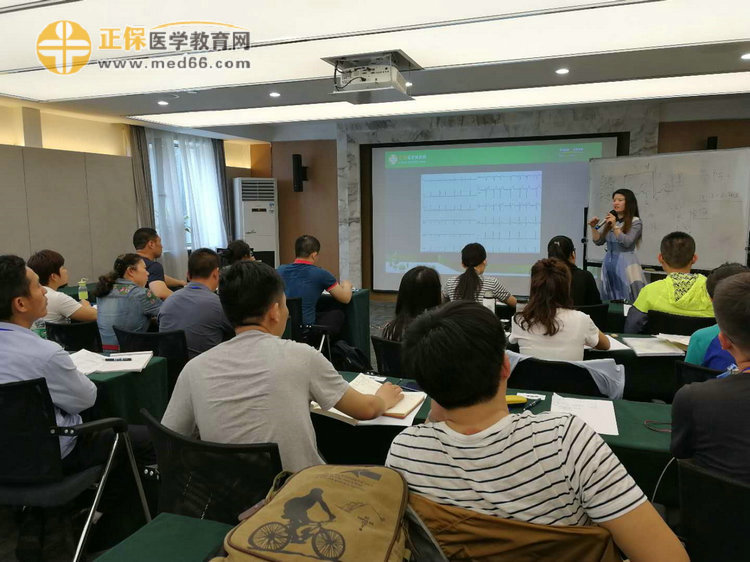 医学教育网鸿雁老师亲临授课,中西医医师技能密训班学员认真听讲