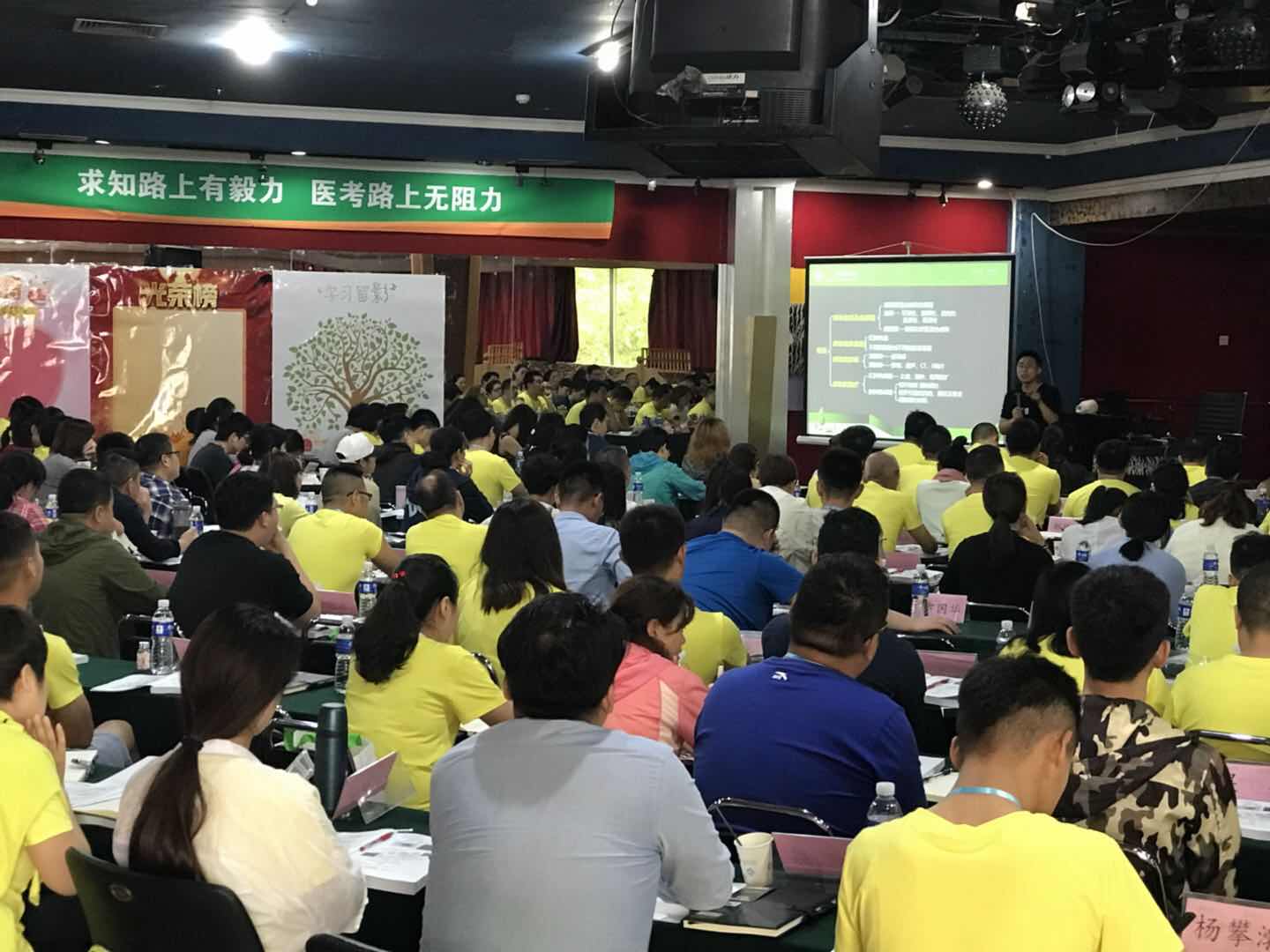 医学教育网2018年口腔执业/助理医师资格面授旗舰班开班啦!