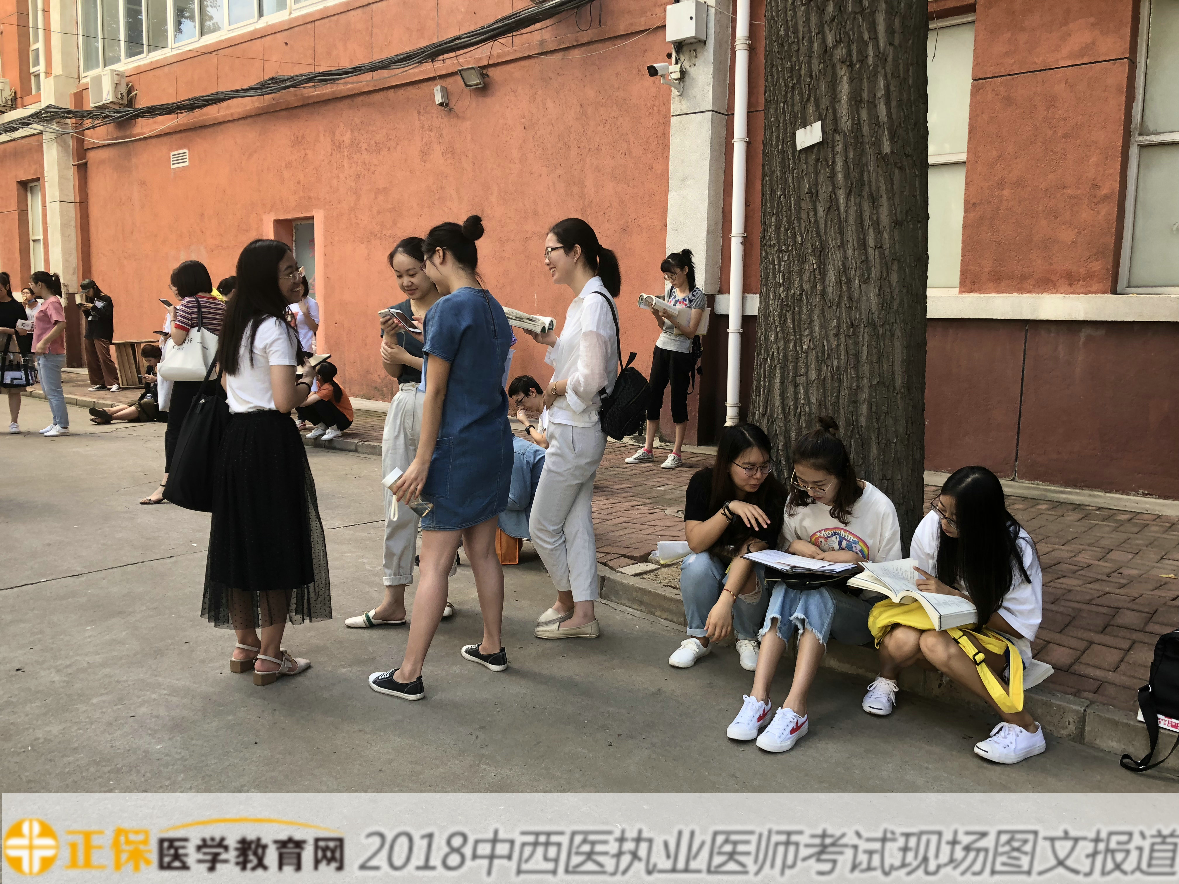 【图文报道】2018年中西医执业医师考试8月25日正式开考