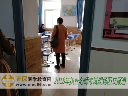 2018年执业药师考试部分考生进入考场