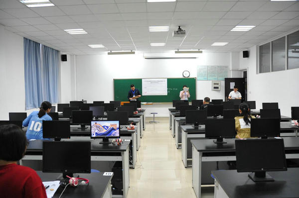 重庆市2019年住培结业考核重庆医科大学临床技能实验教学中心考点考核工作顺利完成