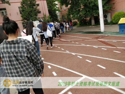 2019年护士资格考试首都铁路卫生学校——考生入场 