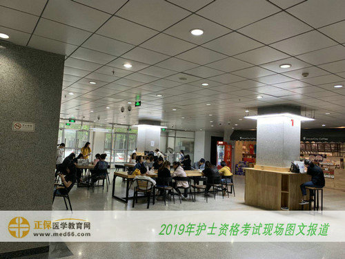 2019年护士考试现场报道-喝不喝咖啡不重要，复习最重要！