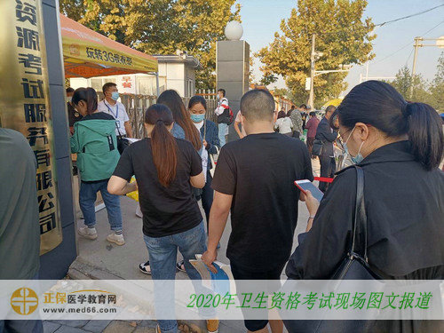 2020年卫生资格考试现场报道——考生入场 2020年卫生资格考试现场报道——考生入场