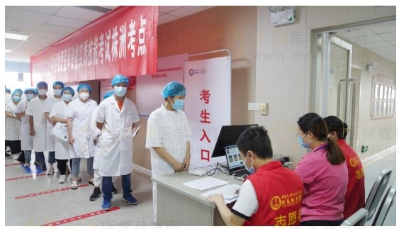我院圆满完成湖南省2023年乡村全科执业助理医师资格实践技能考试